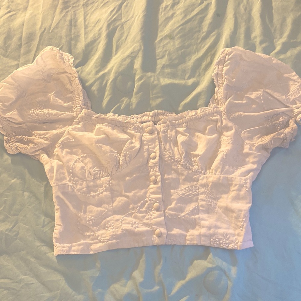 Pretty white lace puffed sleeved shirt